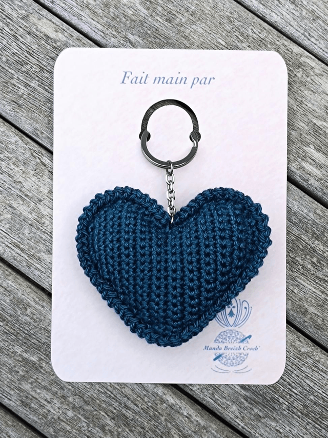 Porte-clés LOVE en crochet - Prusse