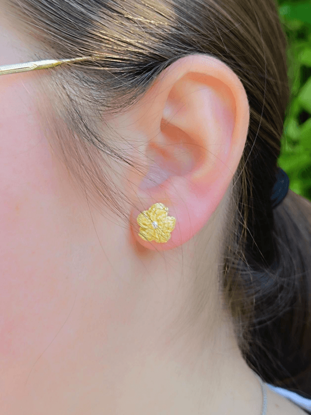 Puces d'oreilles SYDNEY en Micro-Crochet - Fait Main - Jaune Primevère 