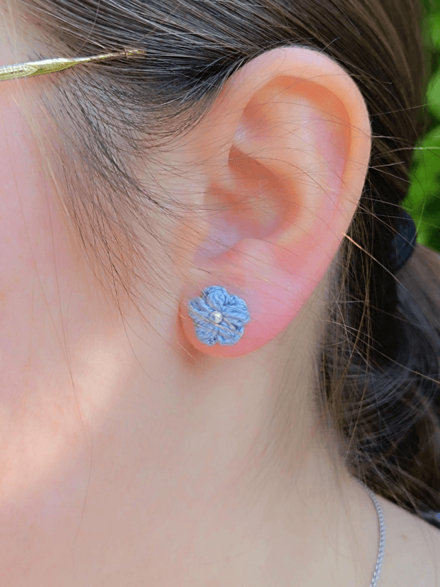 Puces d&#039;oreilles SYDNEY en Micro-Crochet - Fait Main - Bleu Ciel 