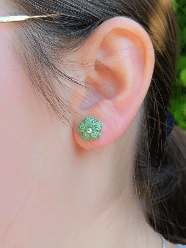 Puces d&#039;oreilles SYDNEY en Micro-Crochet - Fait Main - Vert Nil 
