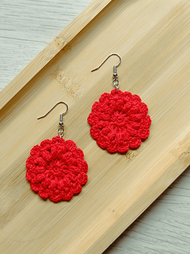 Boucles d&#039;oreilles HORTENSE en Micro-Crochet - Carmin