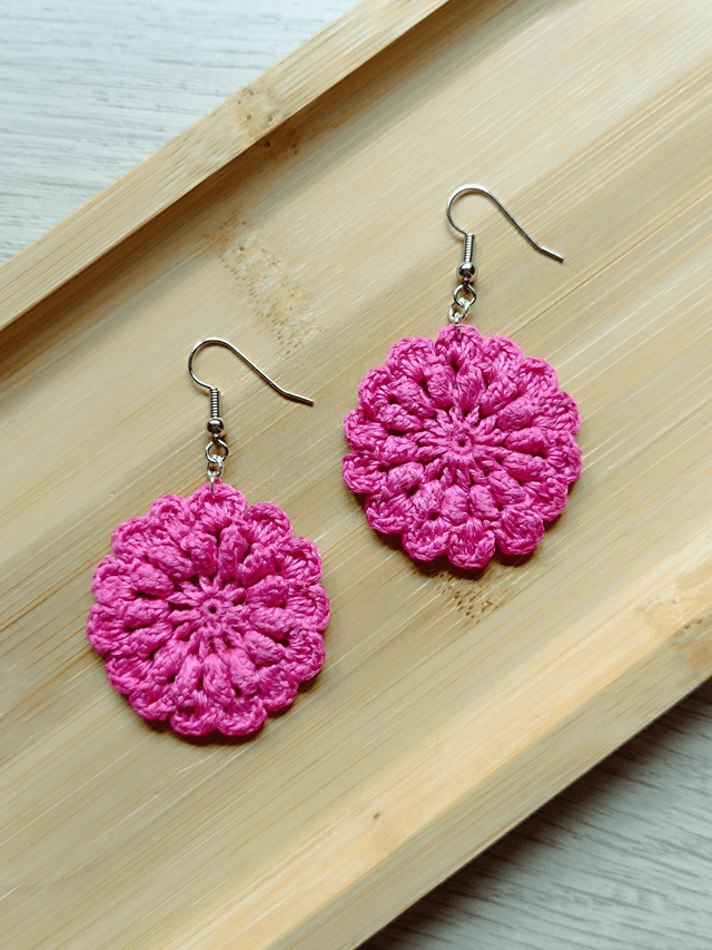 Boucles d&#039;oreilles HORTENSE en Micro-Crochet -  Rose Fuchsia 