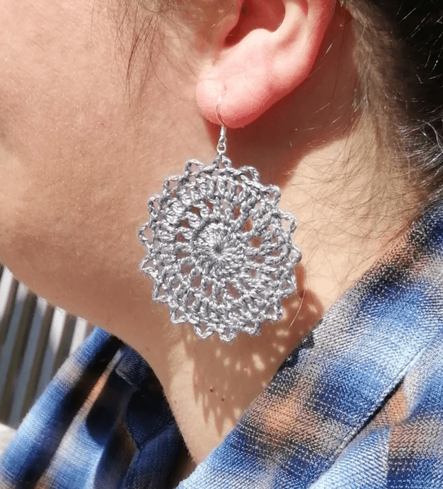 Boucles d’oreilles DOLLY en Micro crochet - Gris Perle 